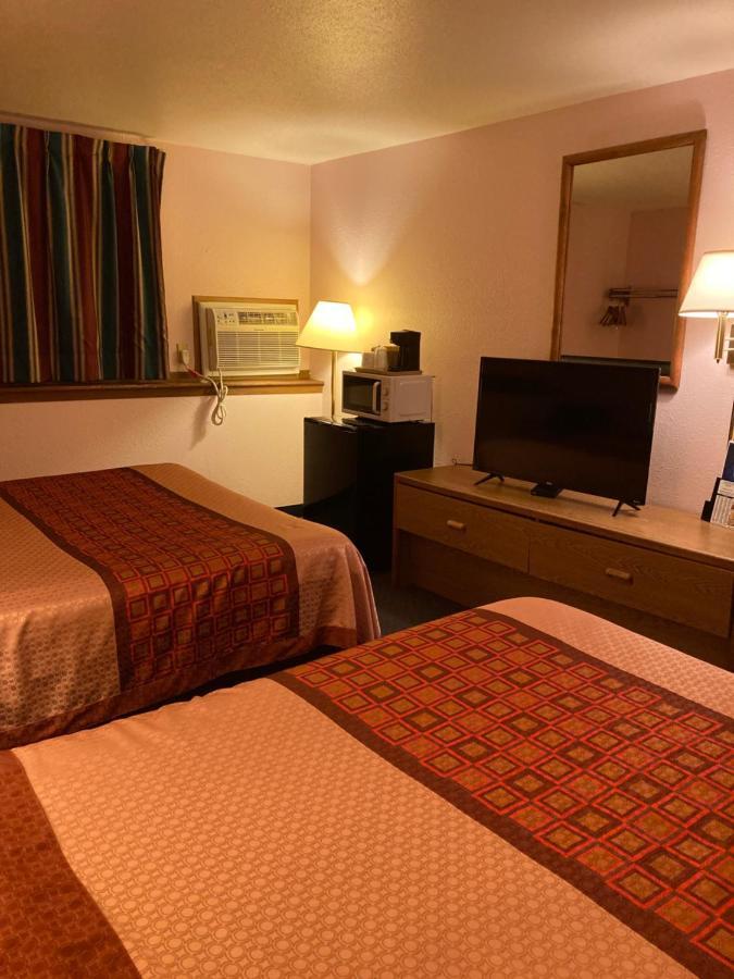 Executive Inn McPherson Buitenkant foto