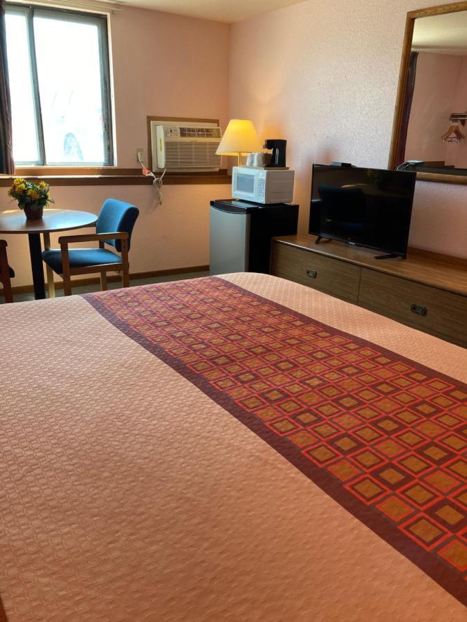 Executive Inn McPherson Buitenkant foto
