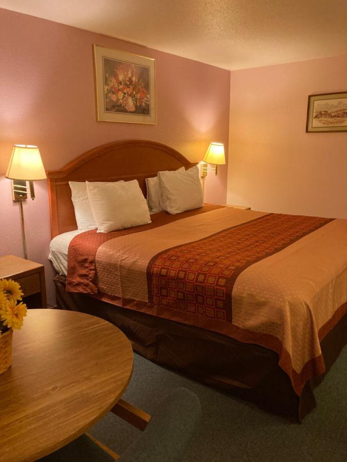 Executive Inn McPherson Buitenkant foto