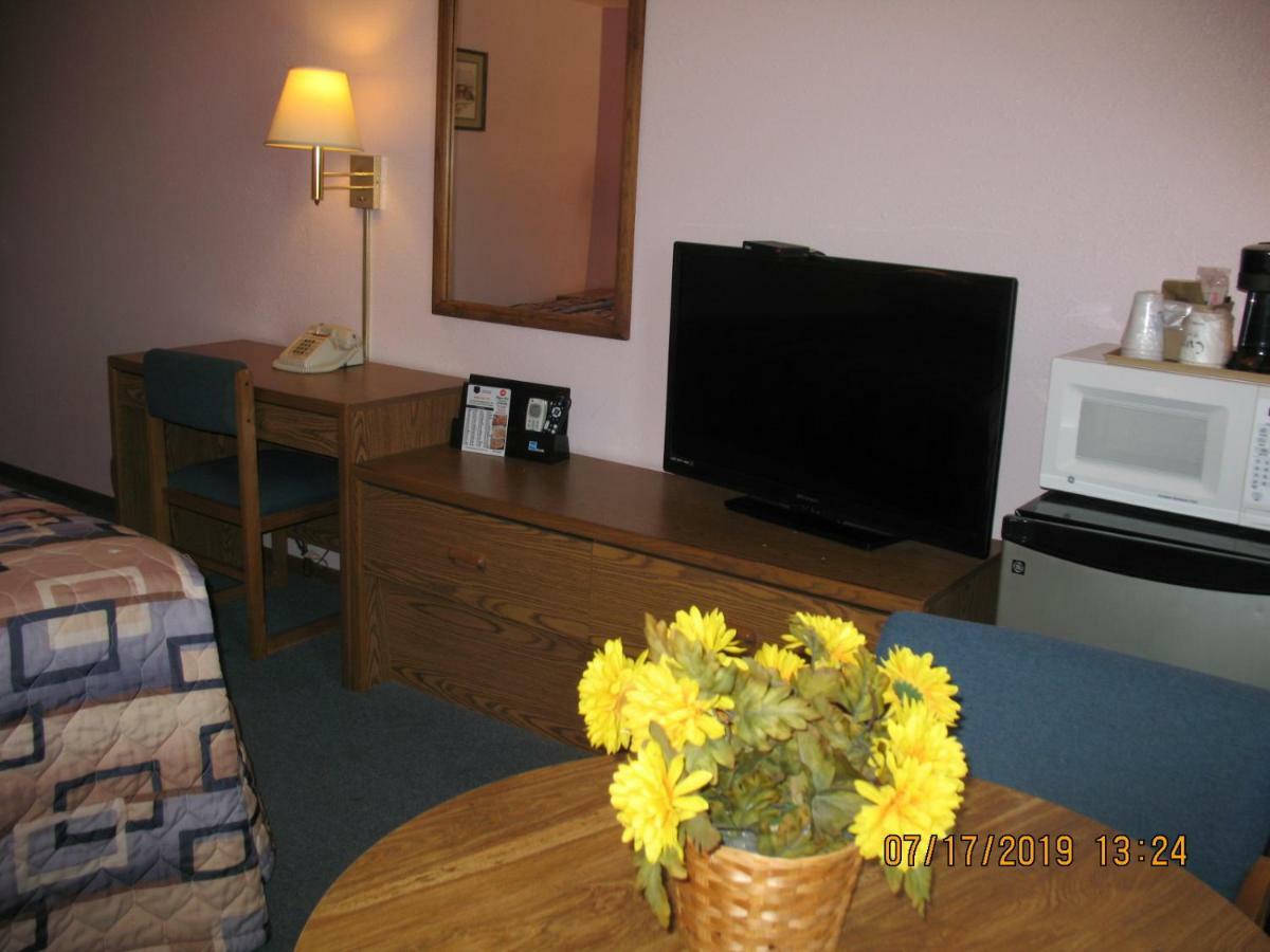 Executive Inn McPherson Buitenkant foto