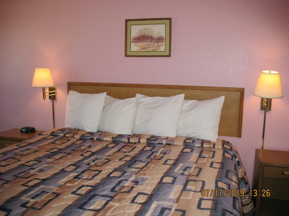Executive Inn McPherson Buitenkant foto